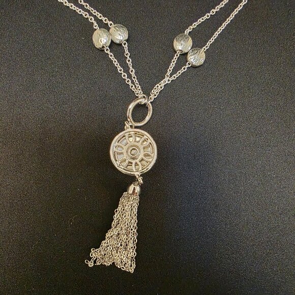 Magnolia And Vine ORIGINAL NECKLACE STUNNING tassel silver tone - Picture 4 of 8